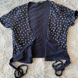 Cross front tie top